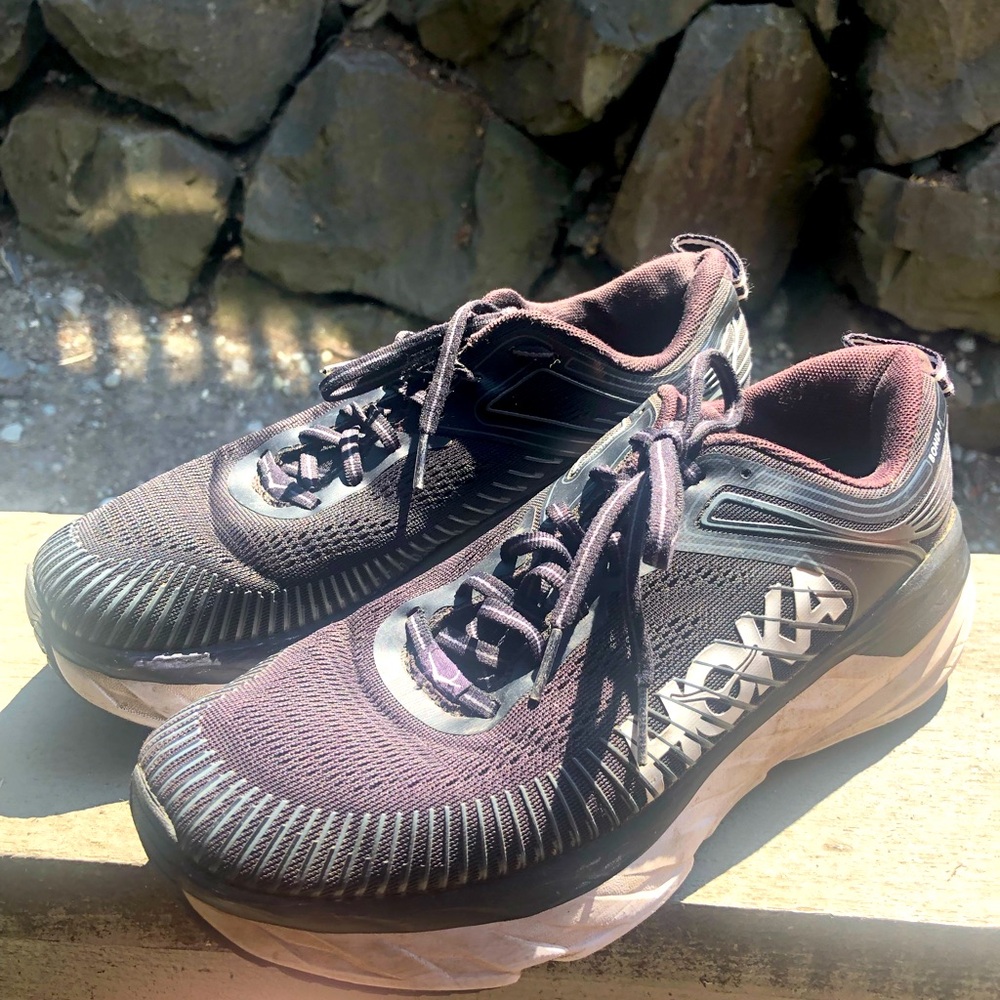 Hoka One One Womens Bondi 7 1110519 BWHT Black Running Shoes Sneakers Size 9.5